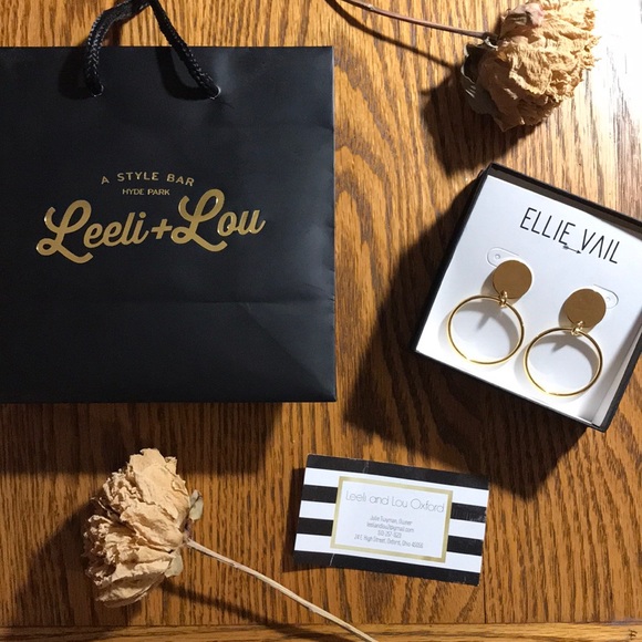 Leeli and Lou gold earrings - Picture 2 of 2